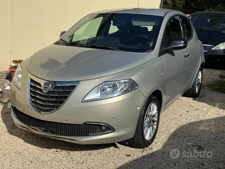 Lancia Ypsilon