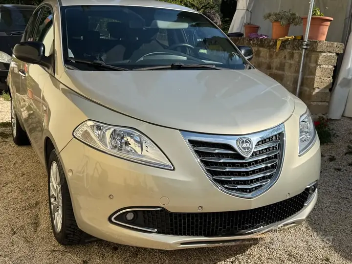 Lancia Ypsilon 2014 photo 2