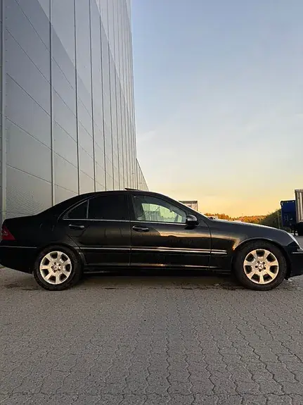 Mercedes-Benz C200 D 2005 photo 4