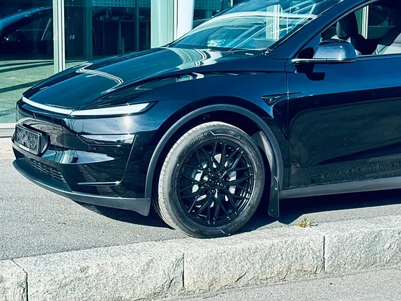 Tesla Model Y 2026 photo 3