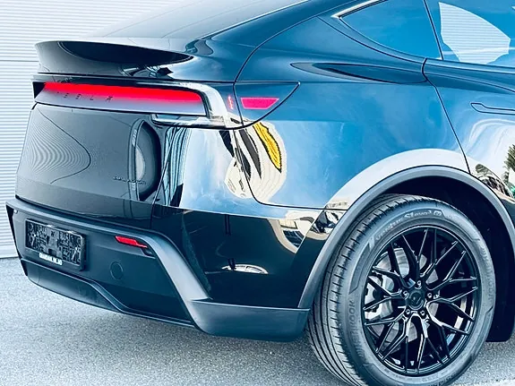 Tesla Model Y 2026 photo 4