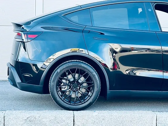 Tesla Model Y 2026 photo 5