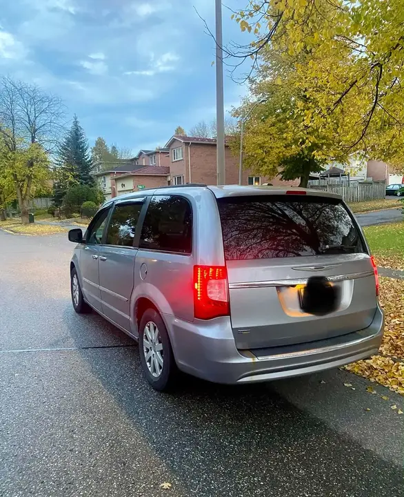 Chrysler Town & Country 2015 photo 3