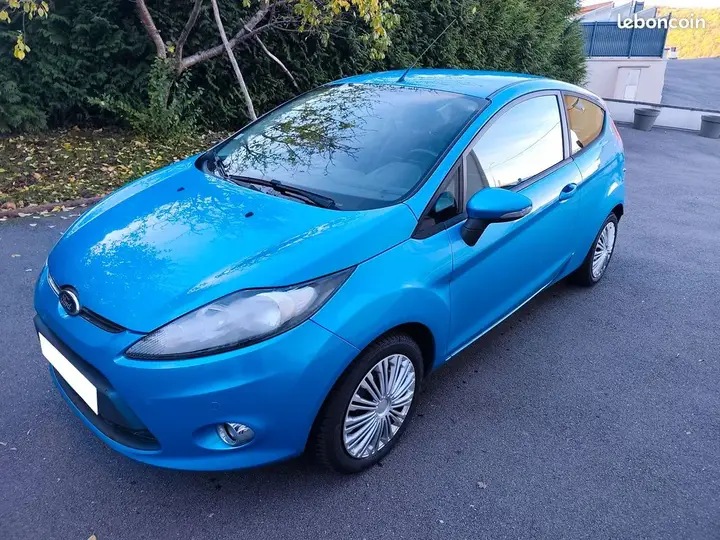 Ford Fiesta 2012 photo 2