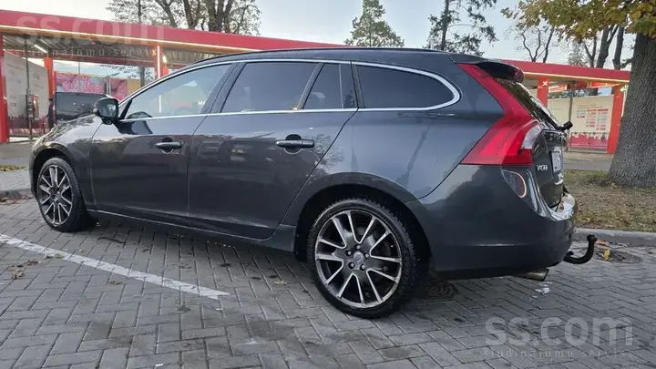 Volvo V60 2011 photo 2