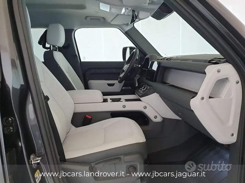 Land Rover Defender 2025 photo 3