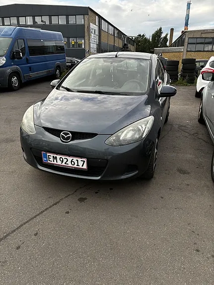 Mazda 2 2009 photo 3