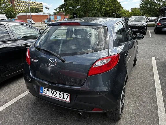 Mazda 2 2009 photo 2