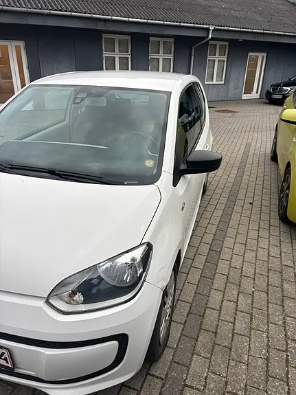 Volkswagen Up 2013 photo 5