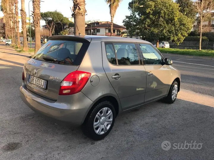 Skoda Fabia 2008 photo 4
