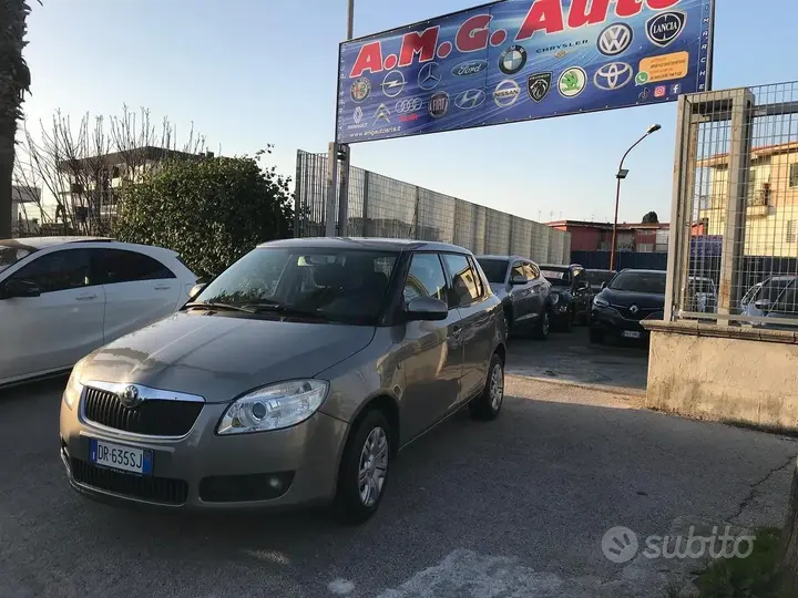 Skoda Fabia 2008 photo 2