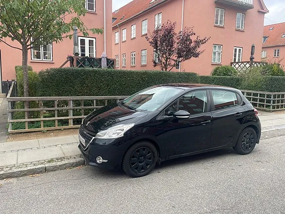 Peugeot 208 2012 photo 3