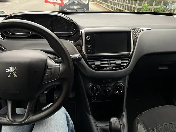 Peugeot 208 2012 photo 5