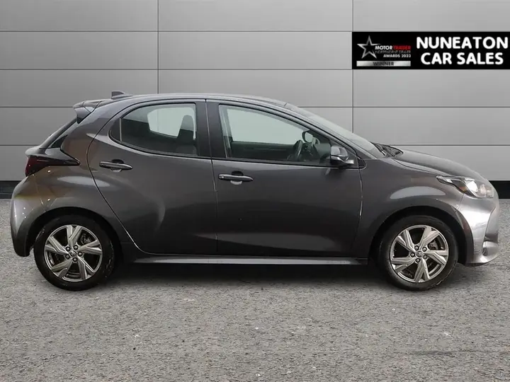 Toyota Yaris 2025 photo 2