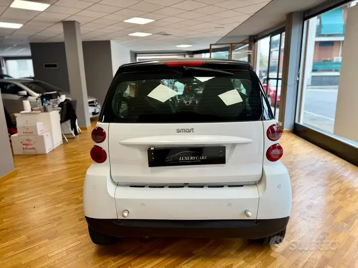 Smart Fortwo 2010 photo 2