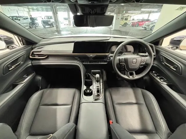 Toyota Crown Sports 2024 photo 2