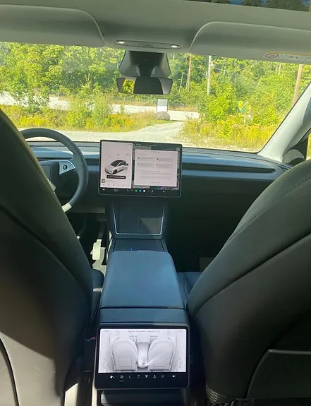 Tesla Model Y 2025 photo 2