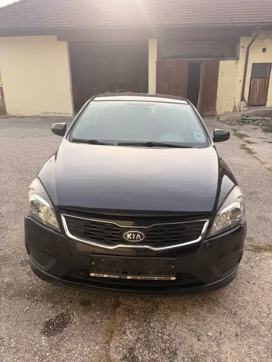 Kia Ceed 2011 photo 2
