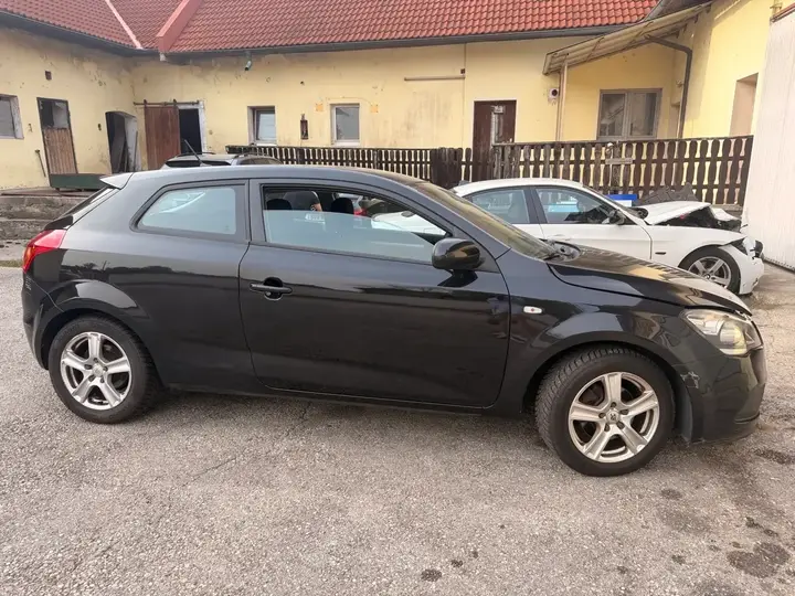 Kia Ceed 2011 photo 3