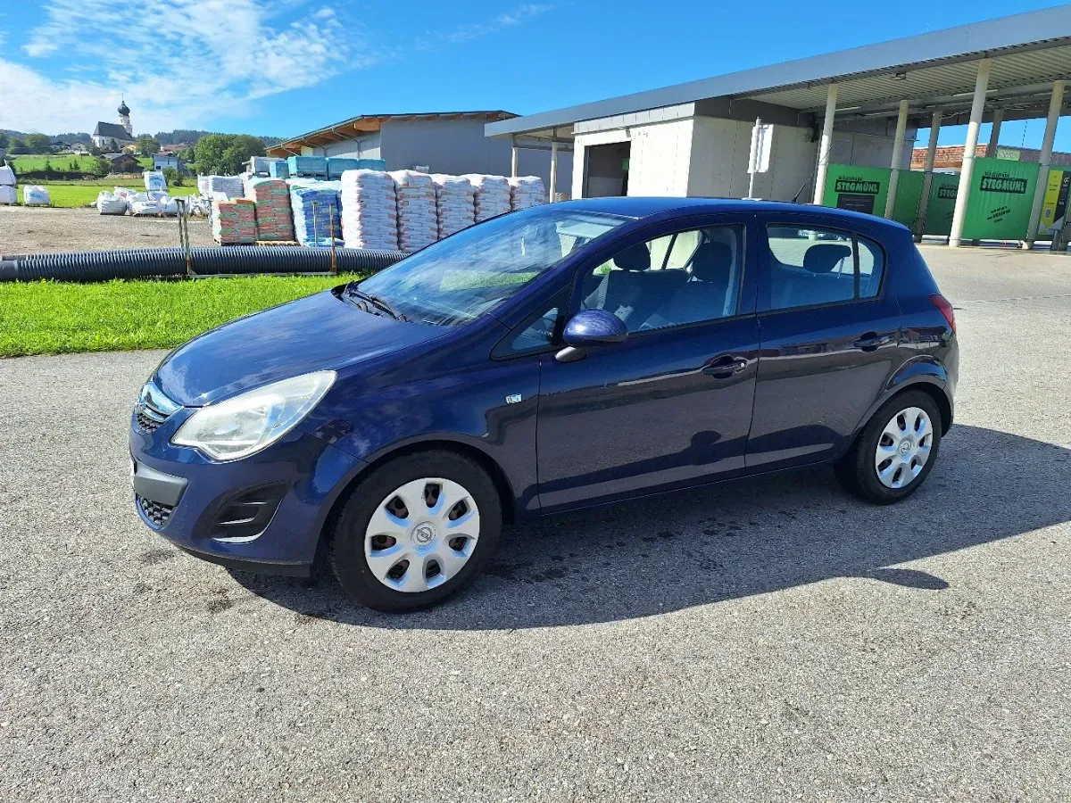 Opel Corsa 2011 photo 2