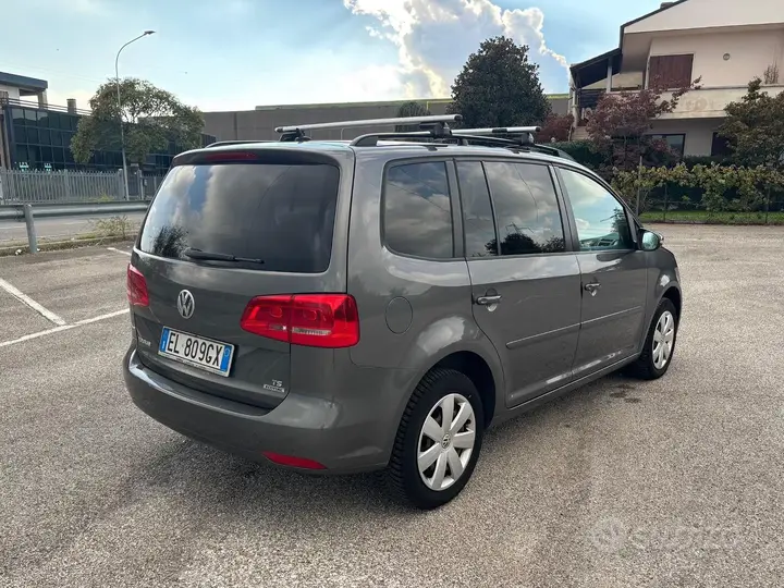 Volkswagen Touran 2011 photo 4