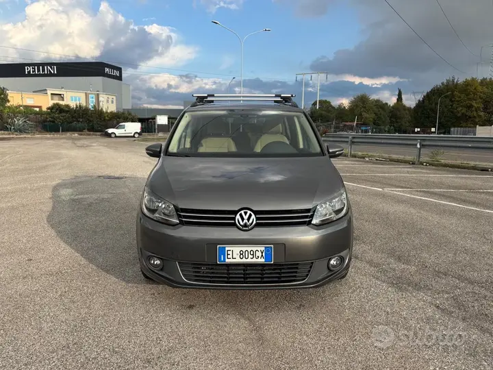 Volkswagen Touran 2011 photo 2