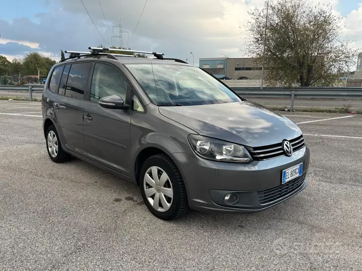 Volkswagen Touran 2011 photo 3