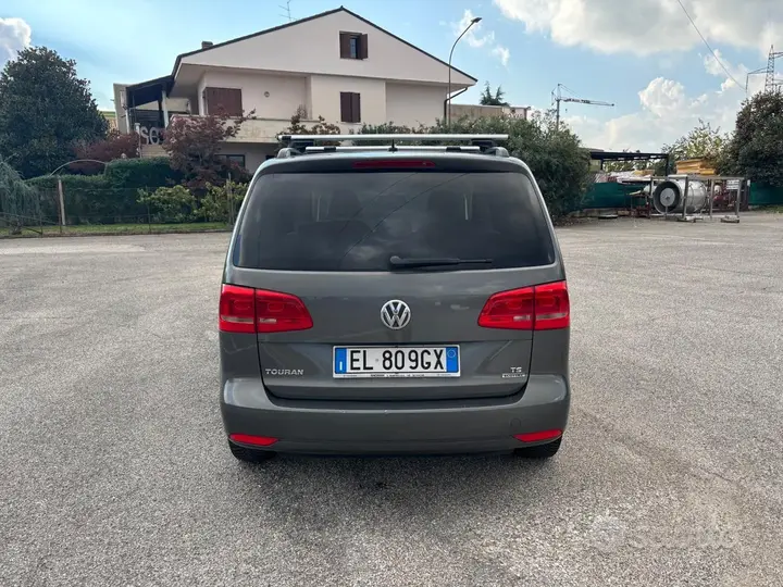 Volkswagen Touran 2011 photo 5