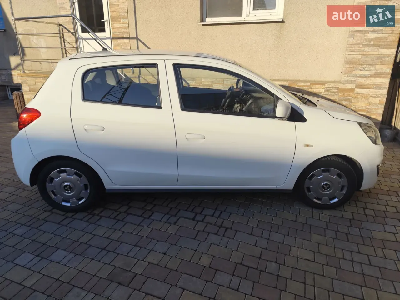 Mitsubishi Space Star 2019 photo 2