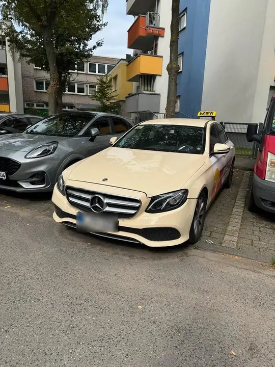 Mercedes-Benz E200