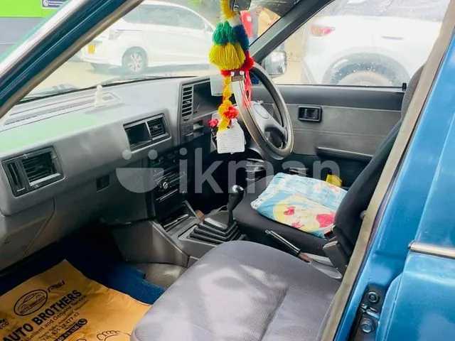Nissan Sunny 1989 photo 3
