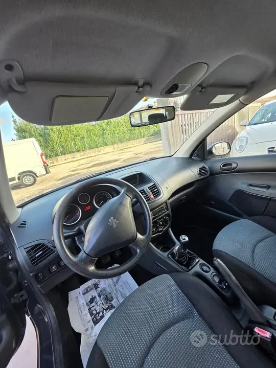 Peugeot 206 2010 photo 5
