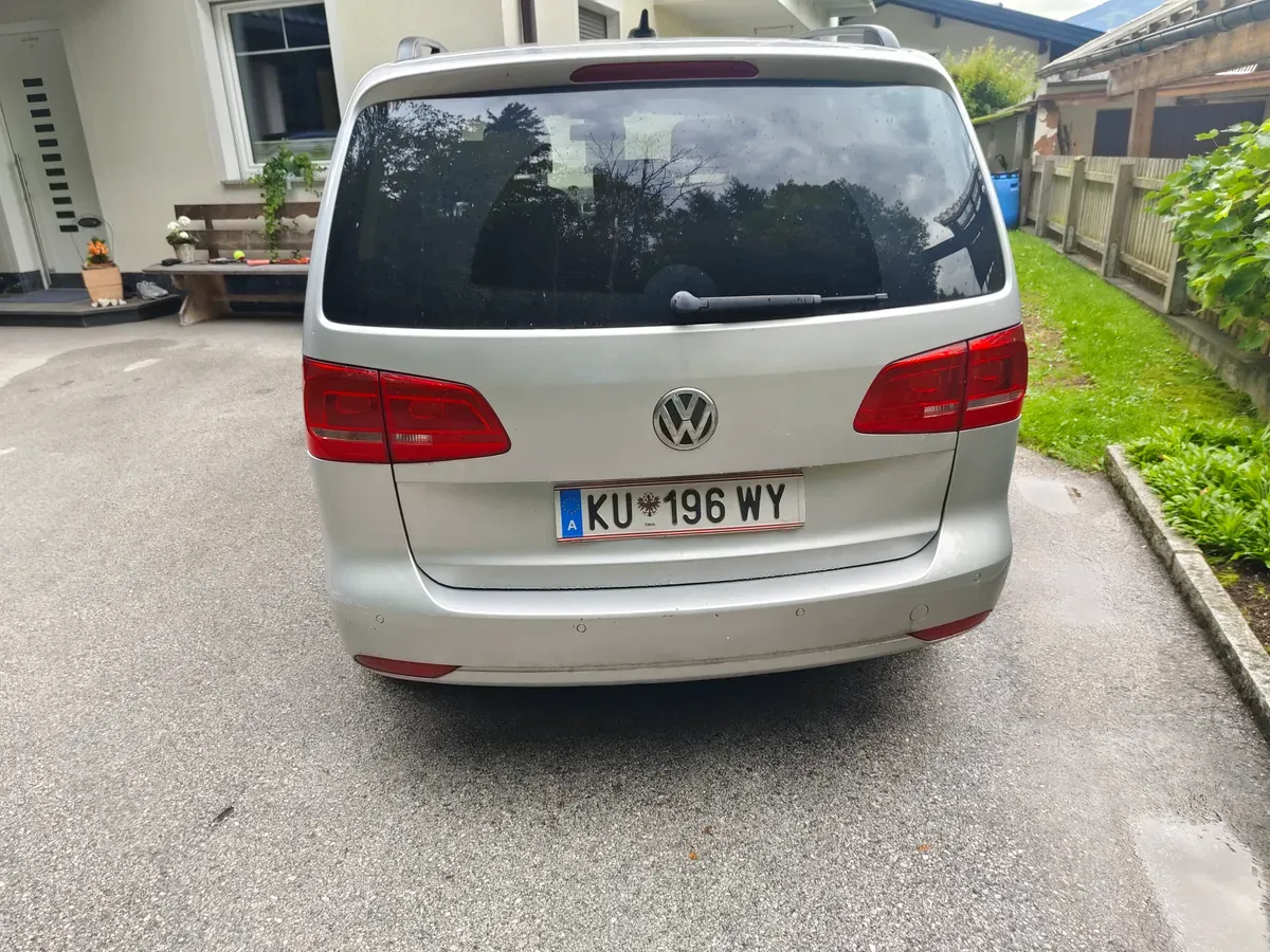 Volkswagen Touran 2013 photo 2