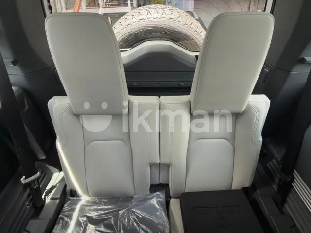 Land Rover Defender 2026 photo 5
