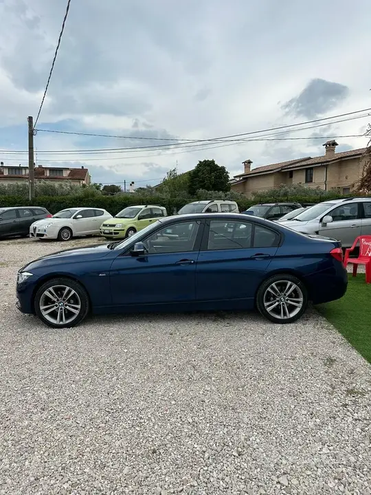 BMW 318 2015 photo 2