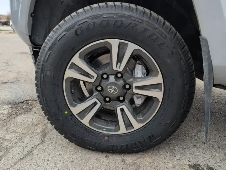 Toyota Tacoma 2019 photo 2