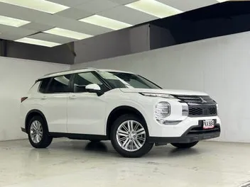 Mitsubishi Outlander 2022 photo 5