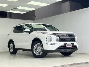 Mitsubishi Outlander 2022 photo 2