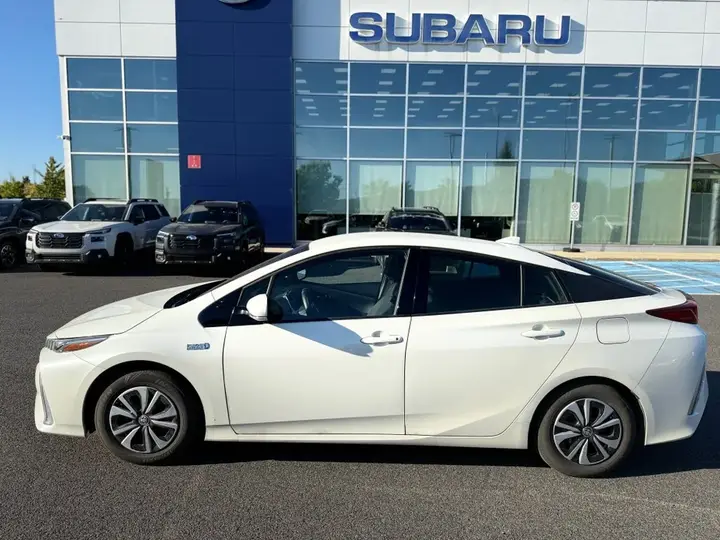 Toyota Prius Prime 2018 photo 3