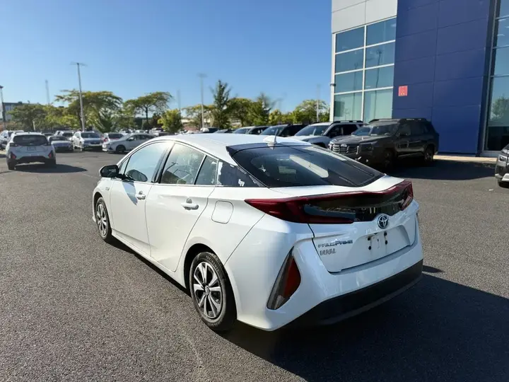 Toyota Prius Prime 2018 photo 4
