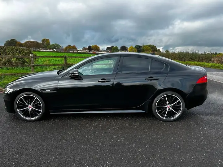 Jaguar Xe 2015 photo 2