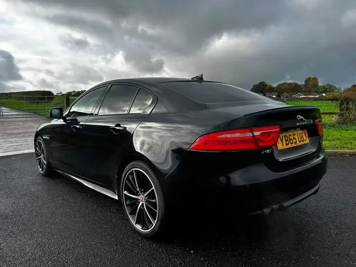 Jaguar Xe 2015 photo 3