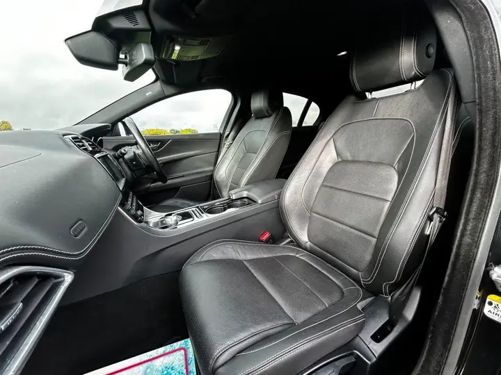 Jaguar Xe 2015 photo 5