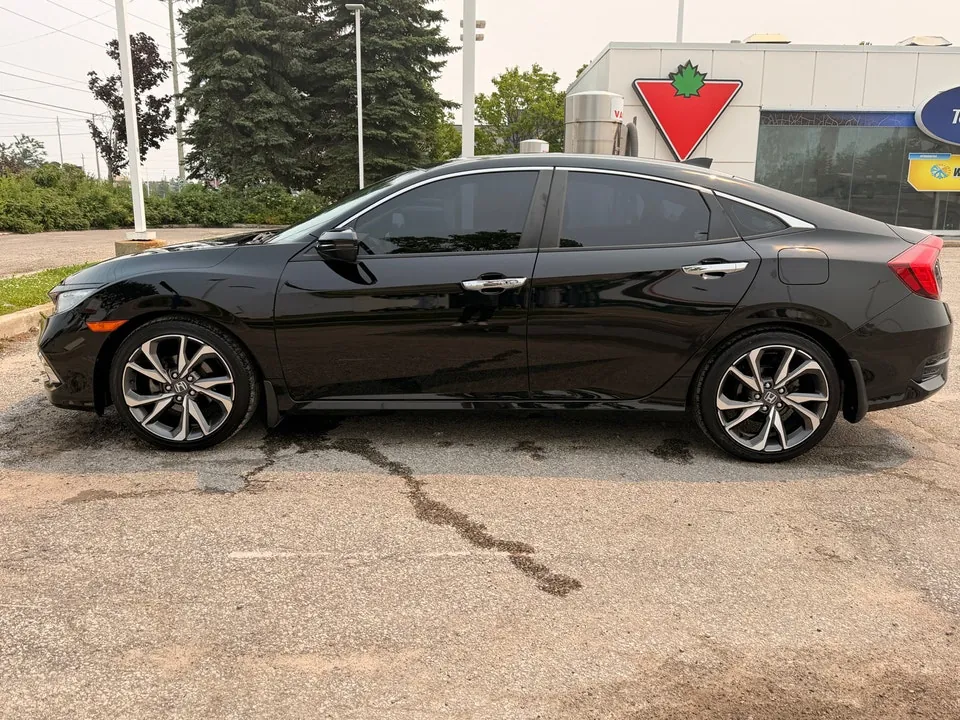 Honda Civic 2020 photo 2