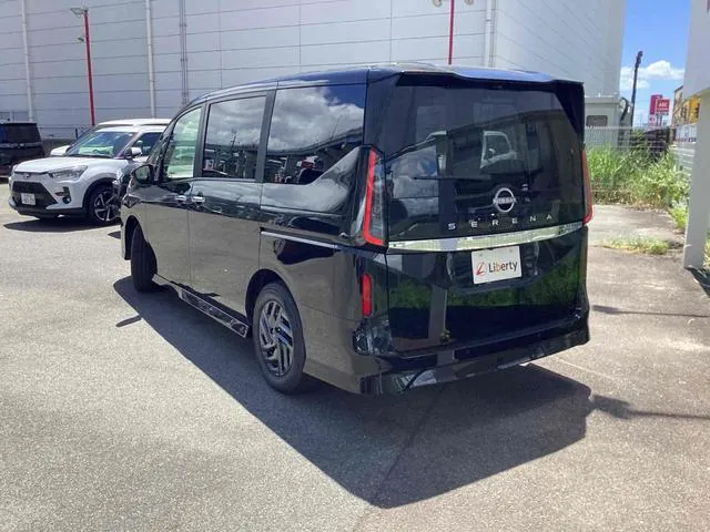 Nissan Serena 2026 photo 4