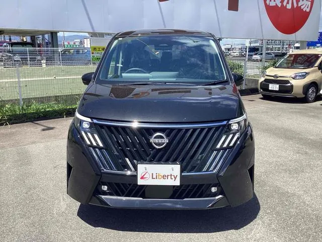 Nissan Serena 2026 photo 2