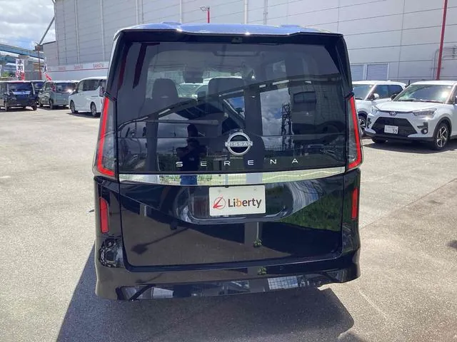 Nissan Serena 2026 photo 5