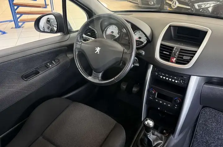 Peugeot 207 2007 photo 4
