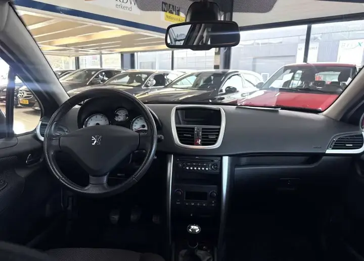 Peugeot 207 2007 photo 5