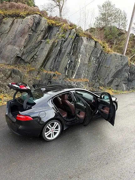 Jaguar Xe 2017 photo 5